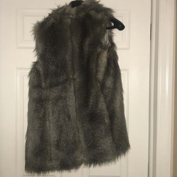 Banana Republic Faux Fur Vest - Picture 3 of 4